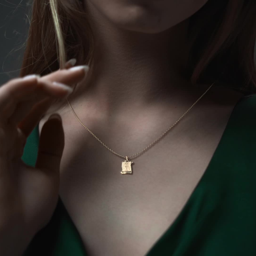 Dije de Oro 10K Medalla Religiosa Sagrado Caliz | Dije Oro Italiano 12mm | Joyería Fina