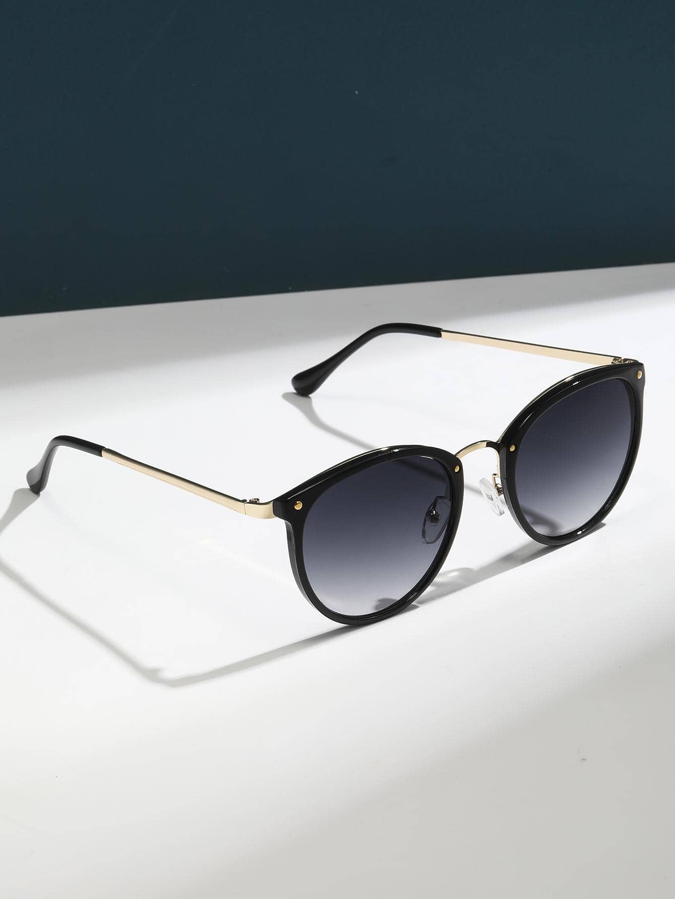 Gafas de sol con montura redonda elegantes