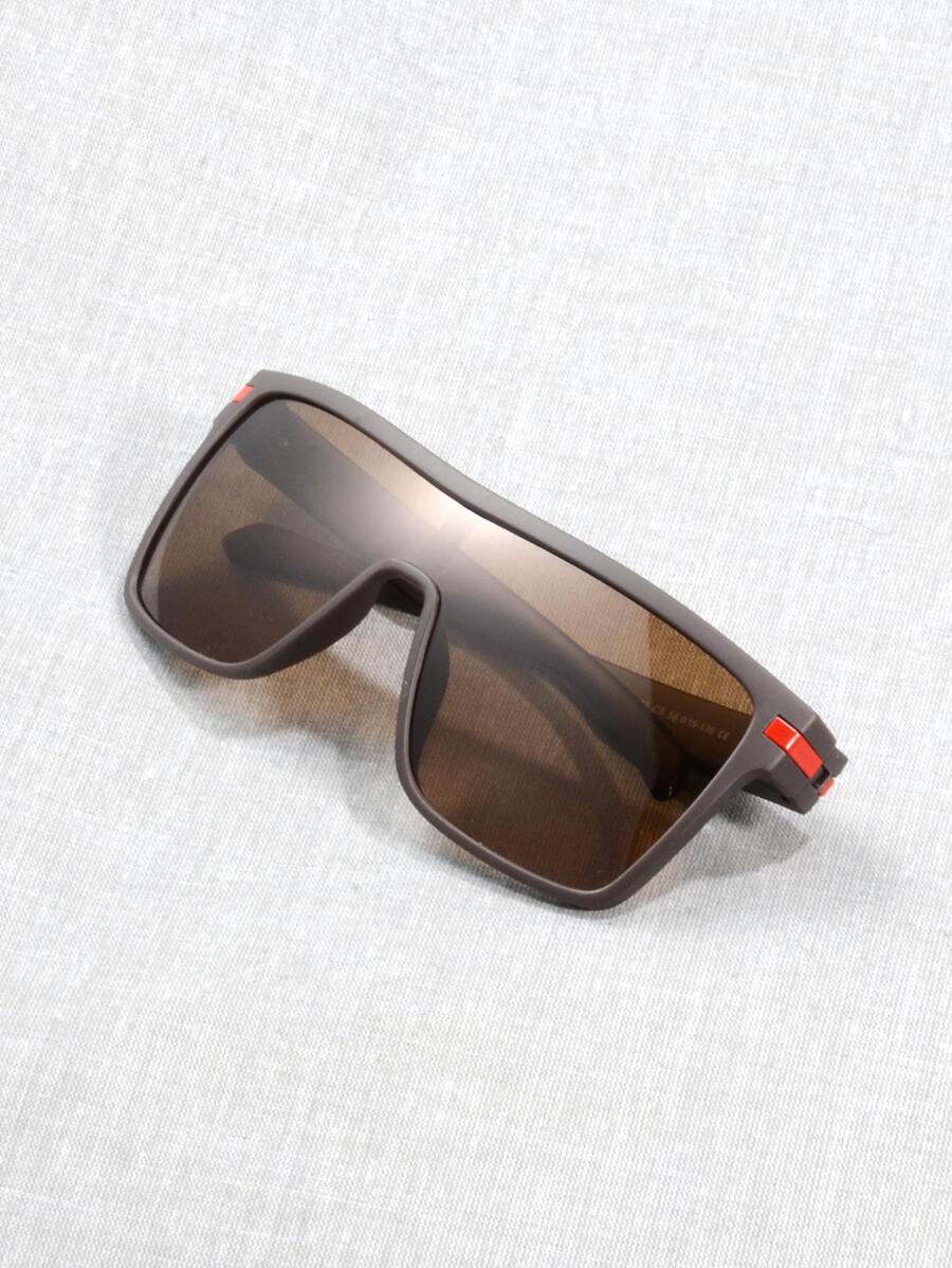 gafas de moda con marco envolvente gris