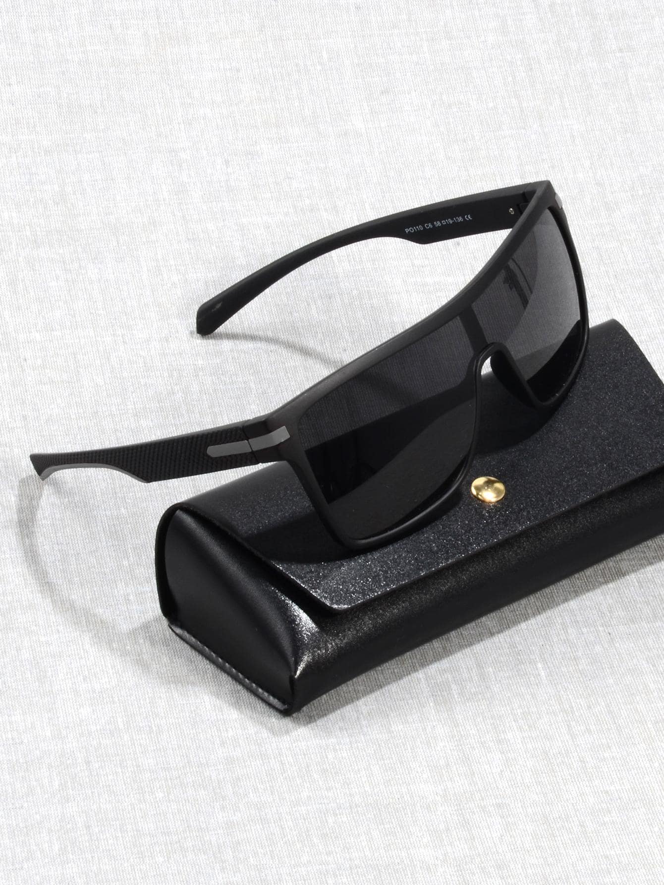 gafas de moda con marco envolvente gris