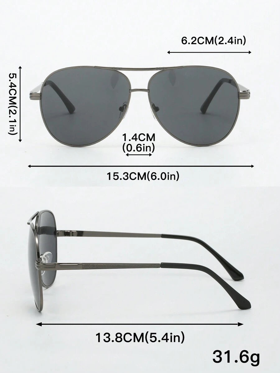 gafas de mujer con montura metálica ovalada y doble puente en estilo retro