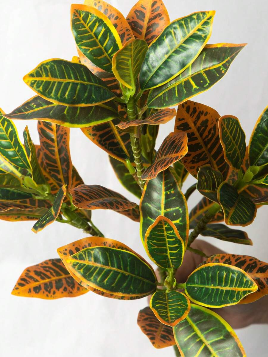 Árbol artificial de Ficus con hojas que cambian de color