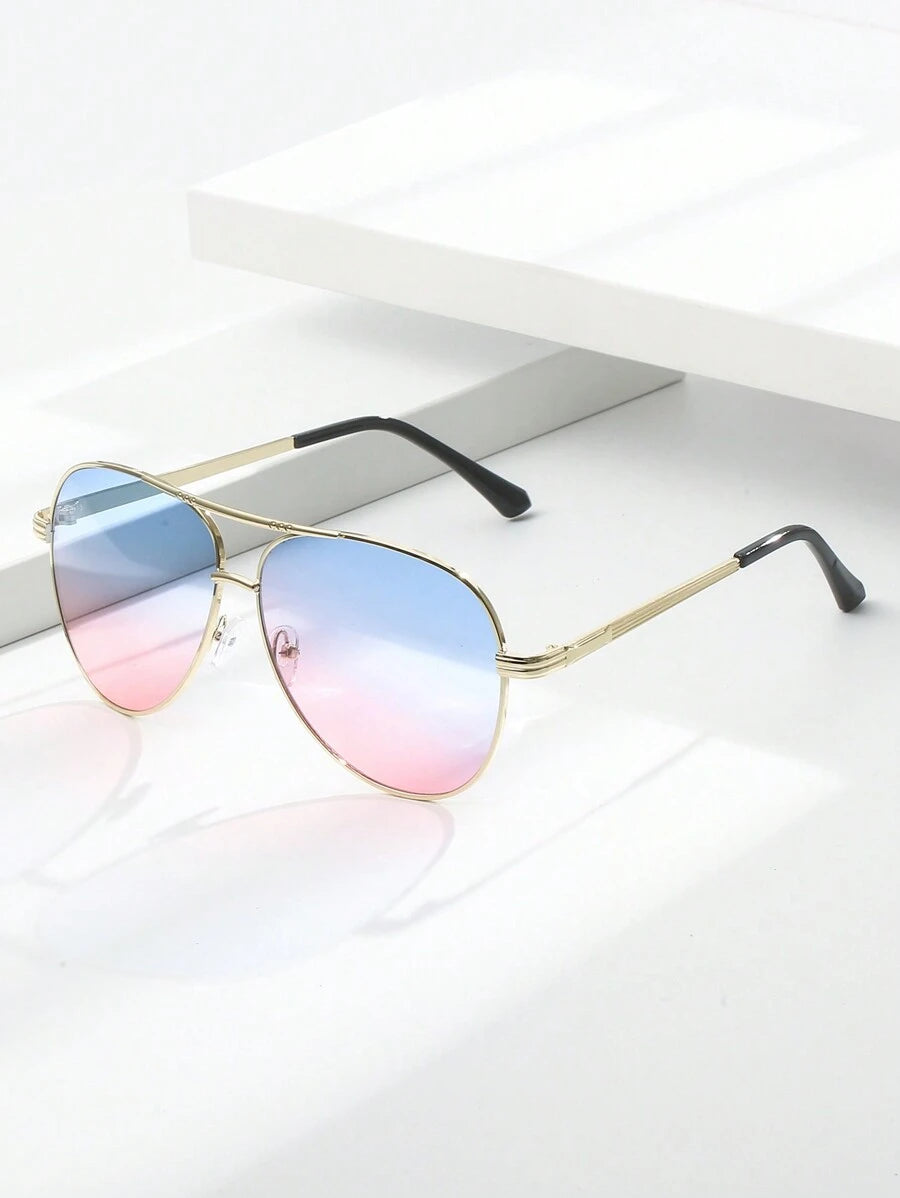 gafas de mujer con montura metálica ovalada y doble puente en estilo retro