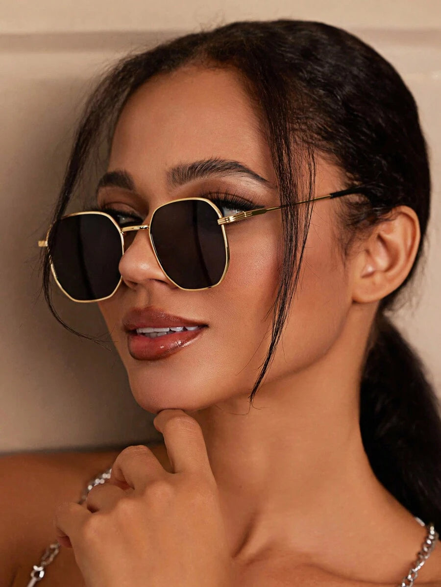 Gafas de moda metálicas y geométricas