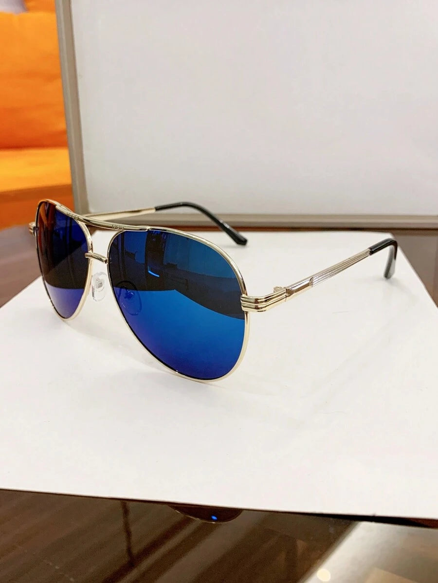 gafas de mujer con montura metálica ovalada y doble puente