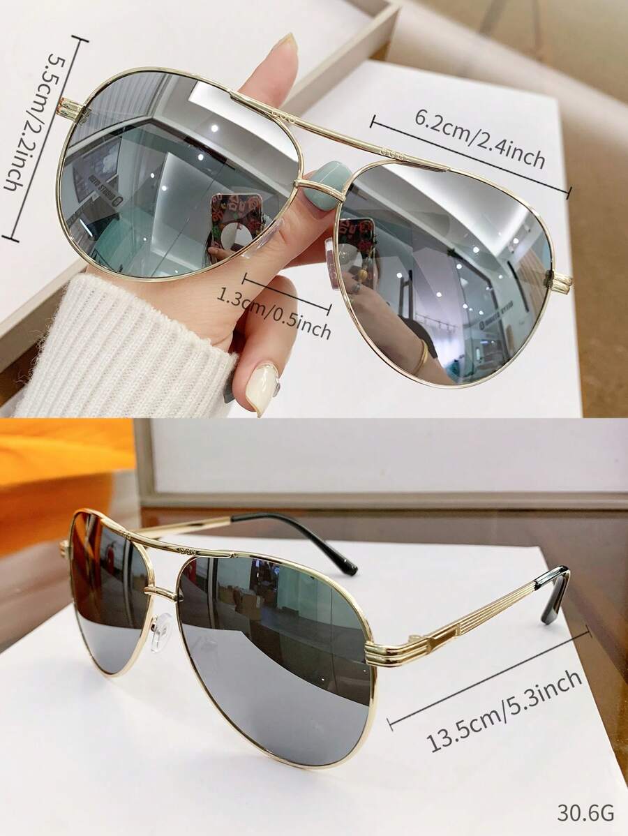 gafas de mujer con montura metálica ovalada y doble puente