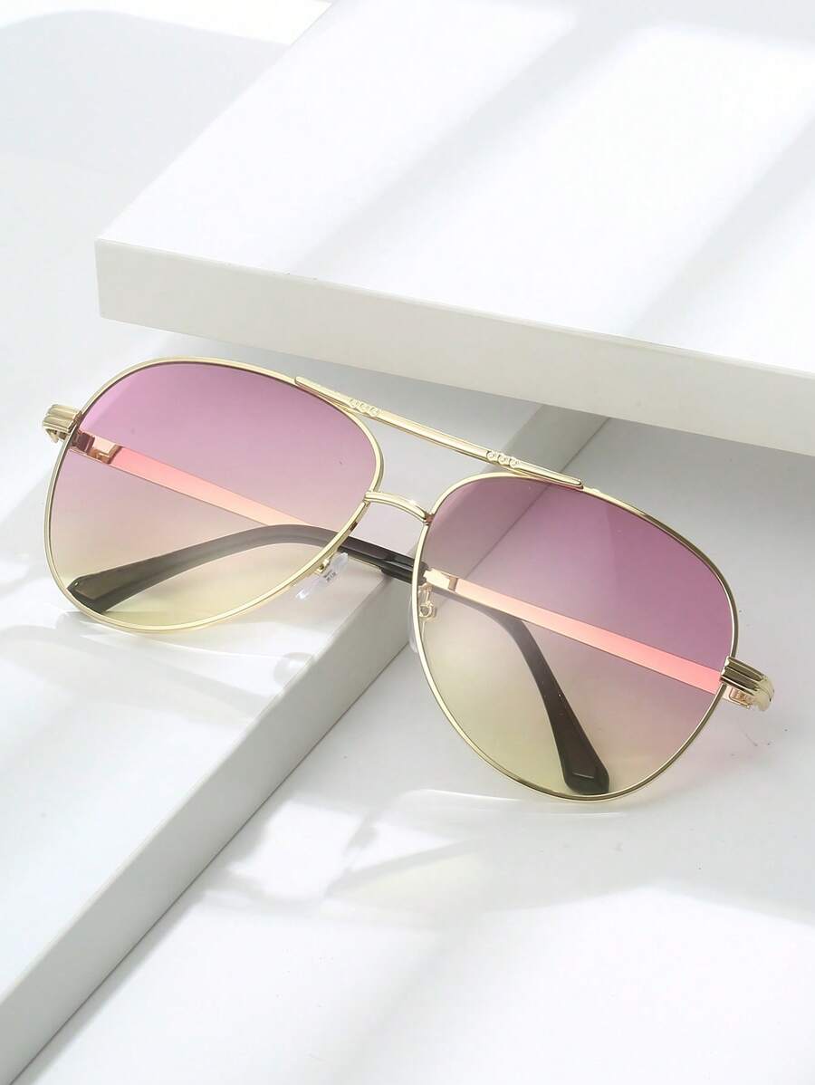 gafas de mujer con montura metálica ovalada y doble puente en estilo retro