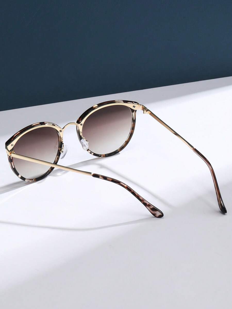 Gafas de sol con montura redonda elegantes