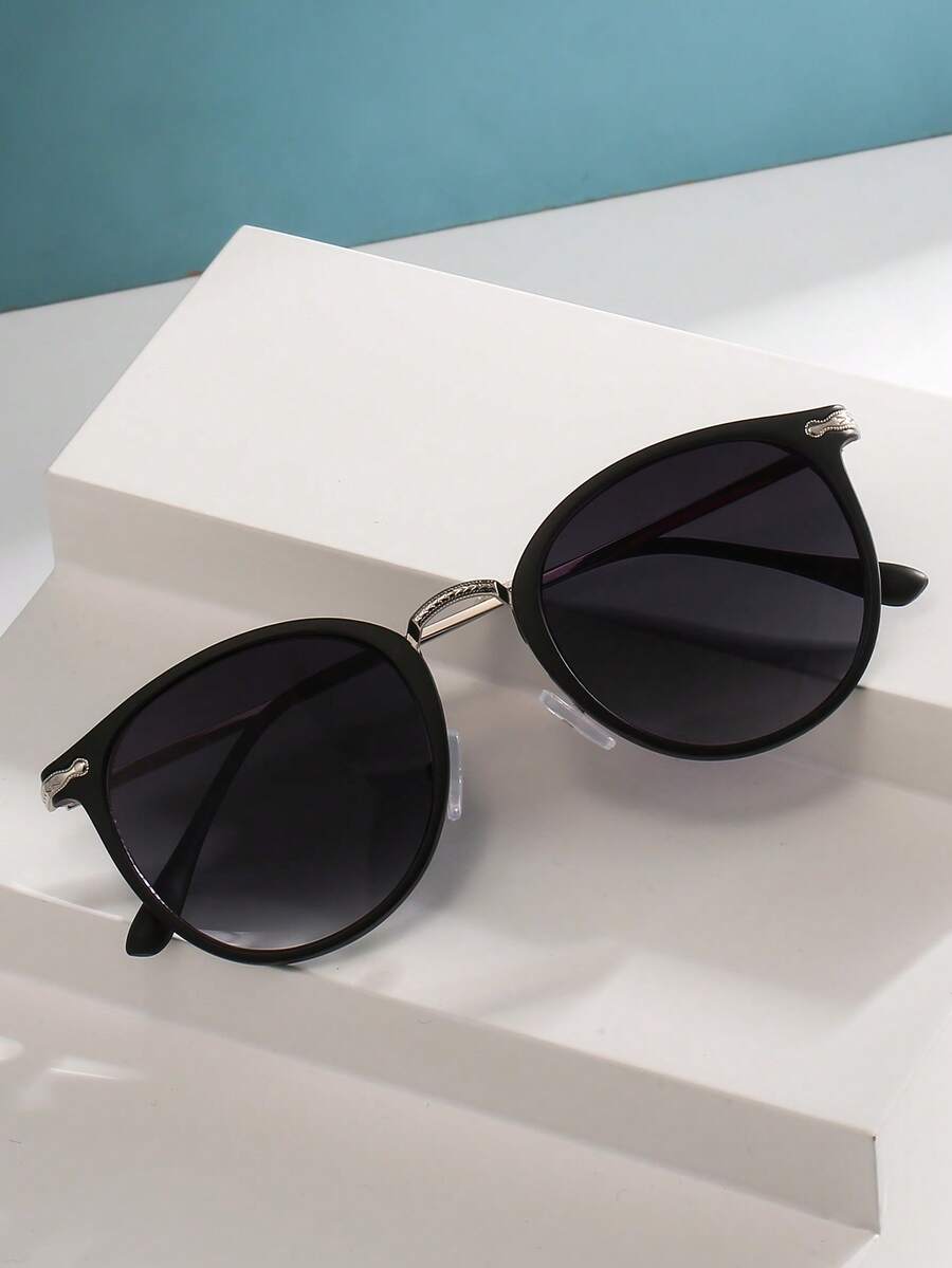 Gafas de sol con montura redonda elegantes