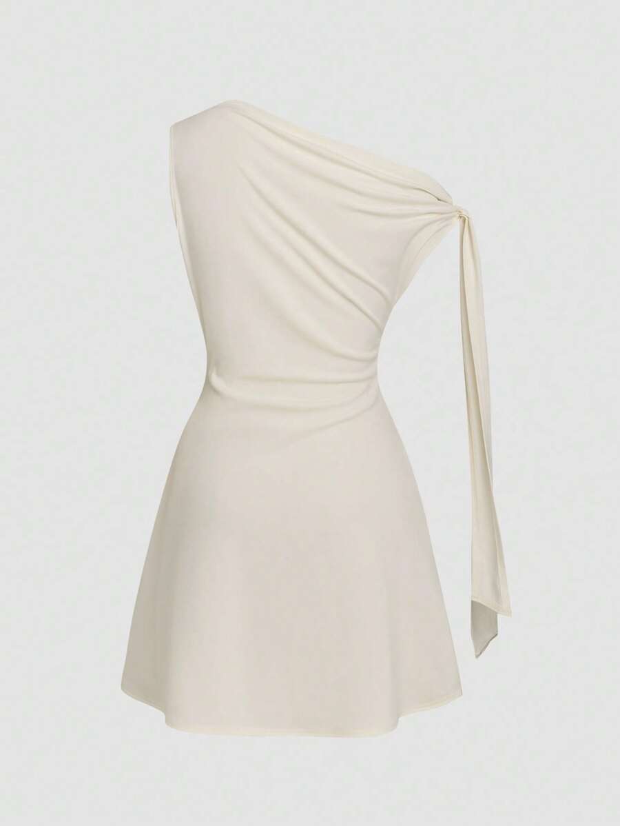 Vestido corto con nudo en la cintura