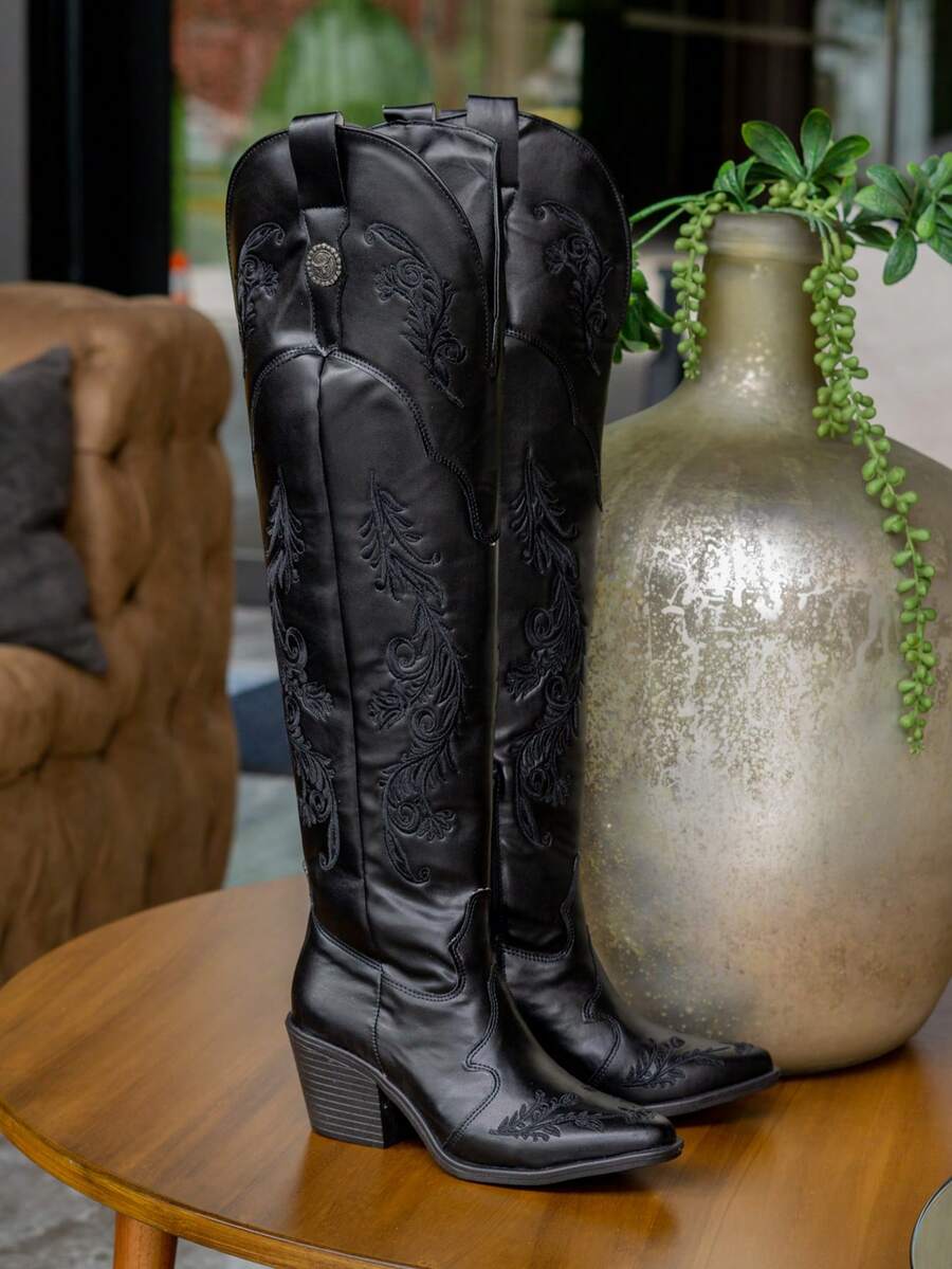 Botas estilo vaquero altas hasta la rodilla