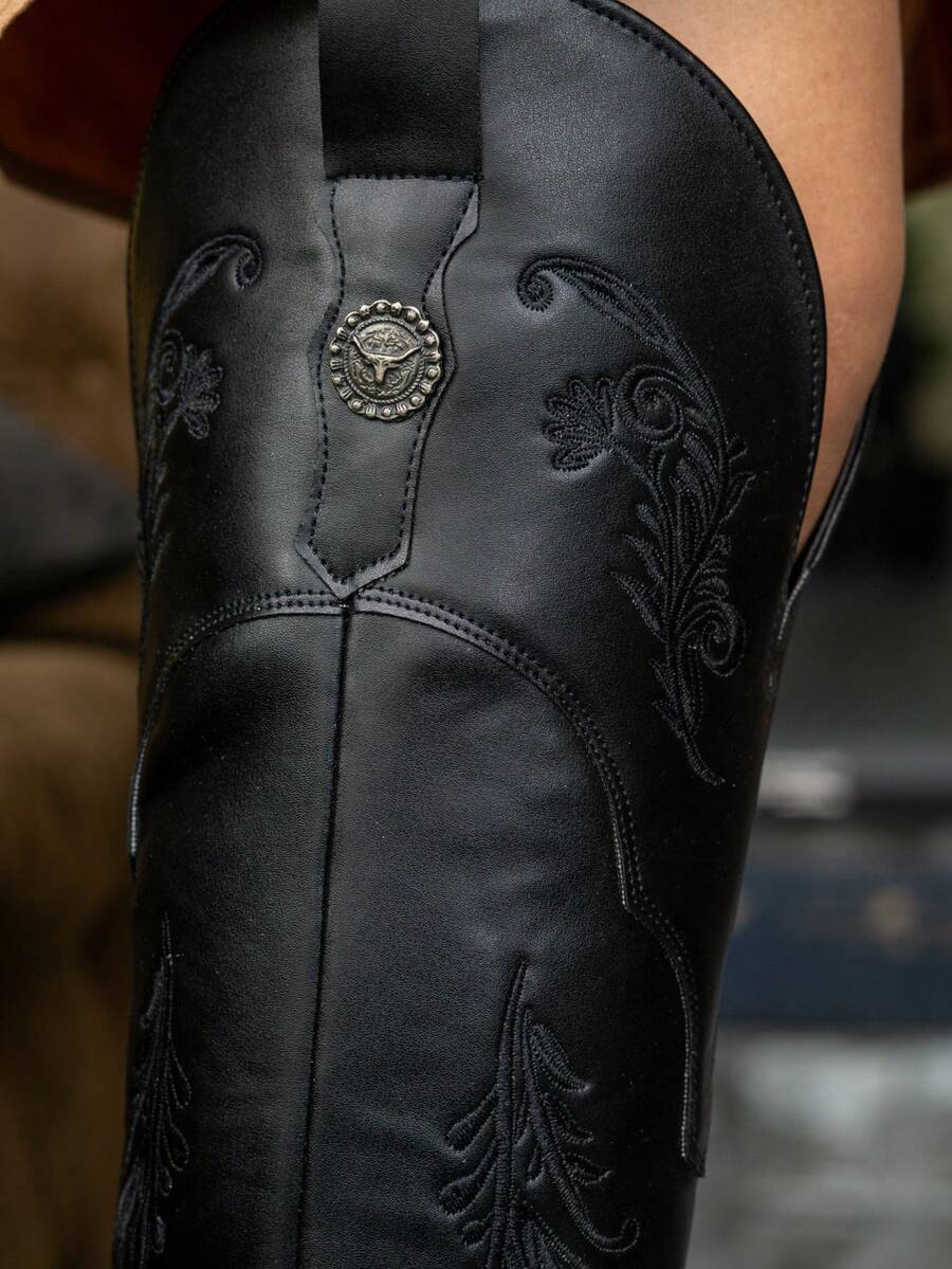 Botas estilo vaquero altas hasta la rodilla