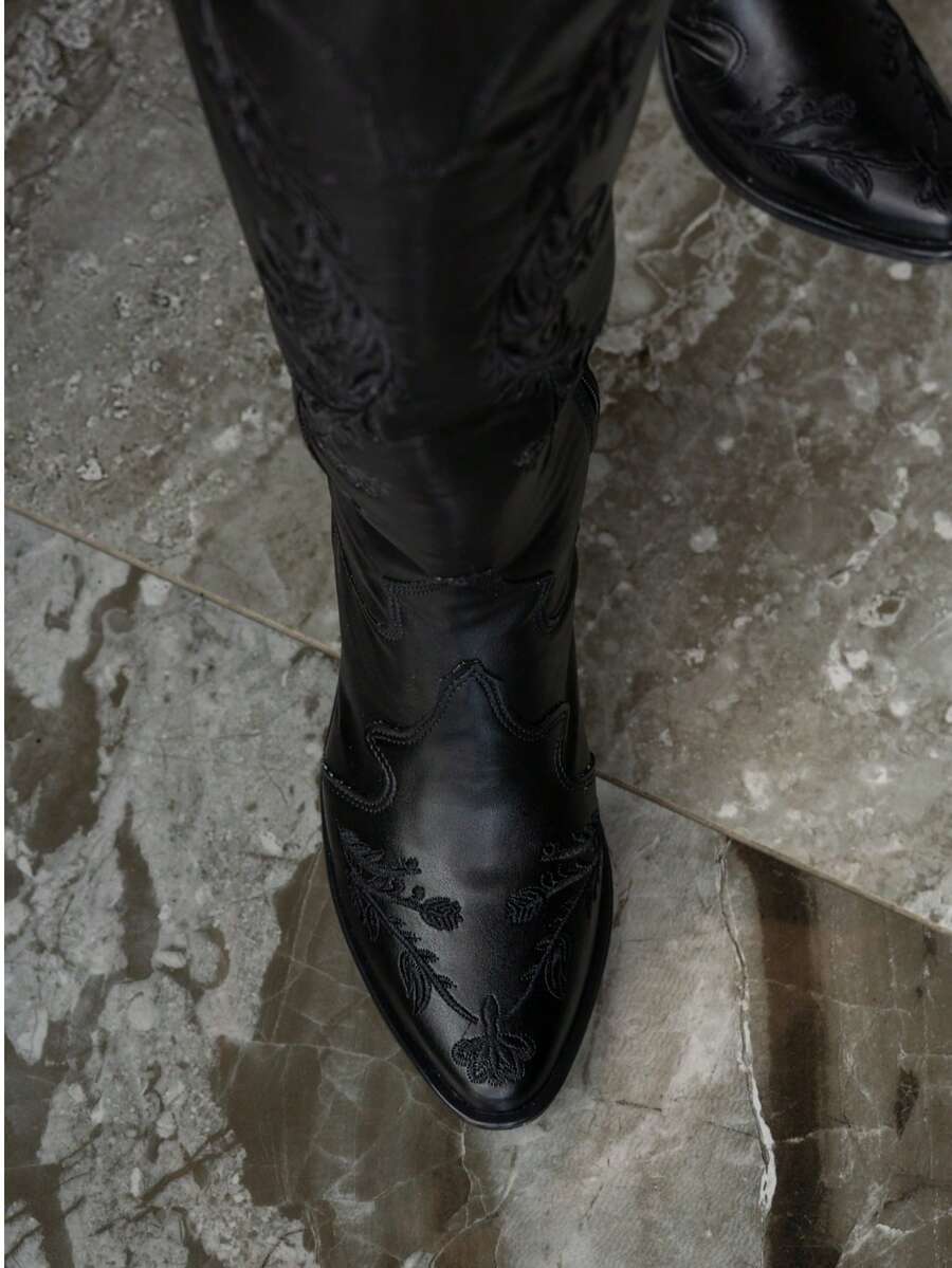 Botas estilo vaquero altas hasta la rodilla
