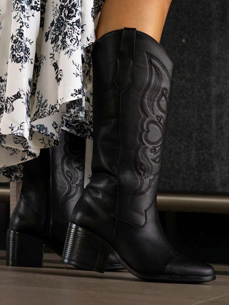 Botas wester bordadas de media caña con plataforma y tacón grueso