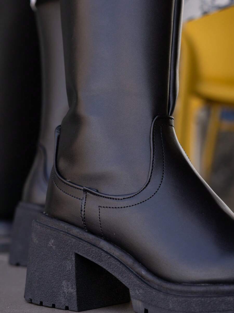 Bota de caña alta ajustable