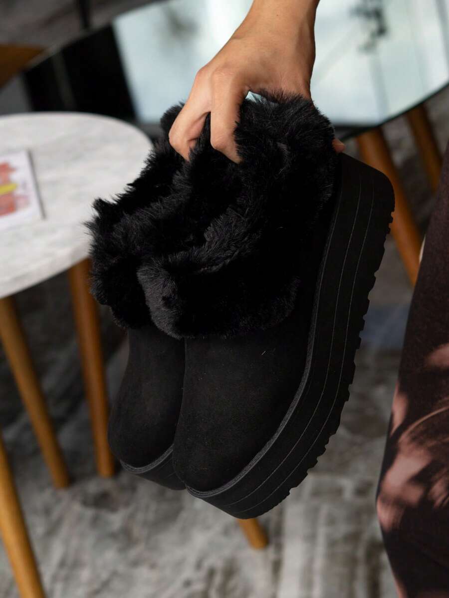 Calzado tipo slip-on con plataforma