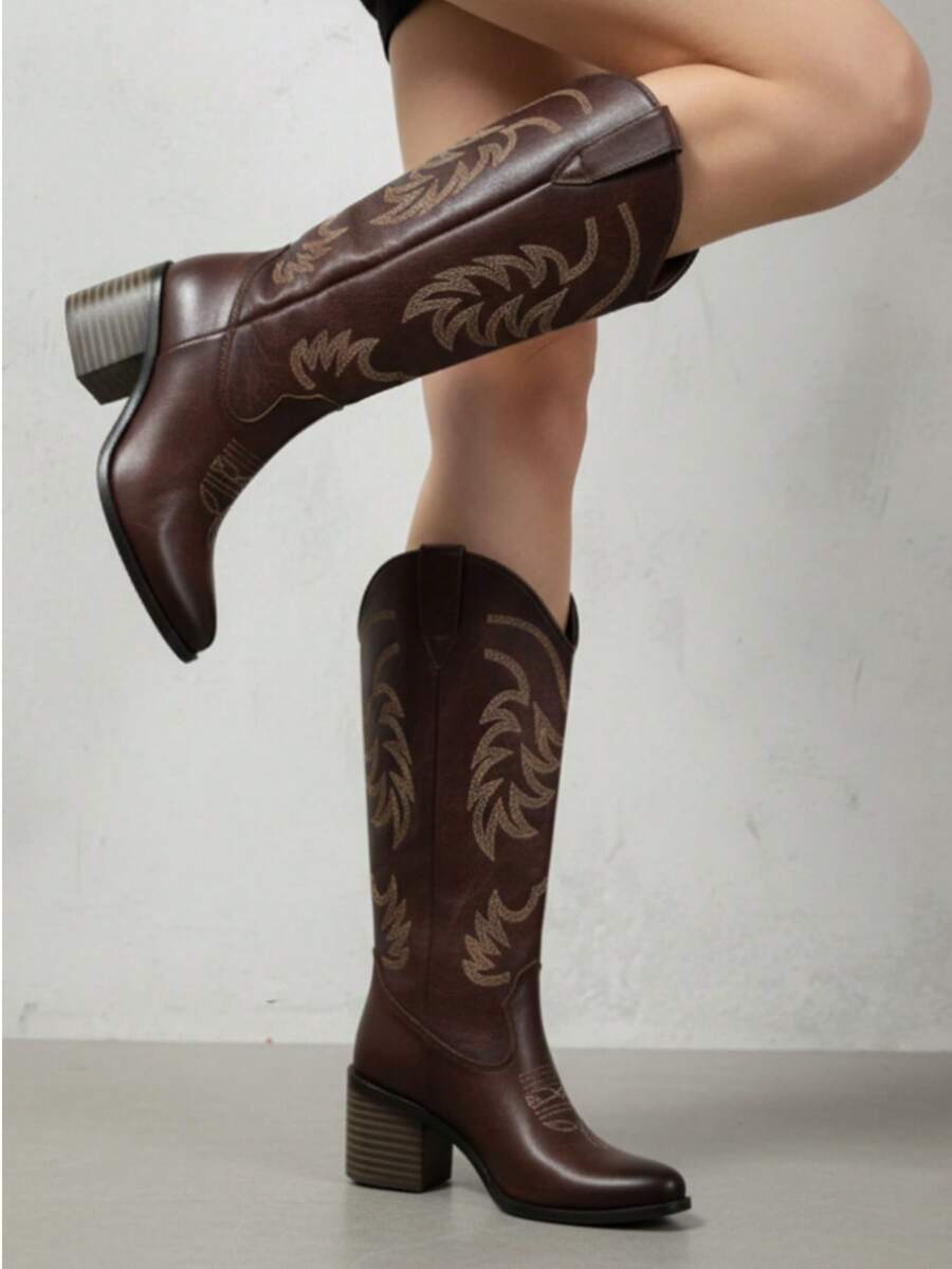 Botas vaqueras de media caña tacón bajo y ancho