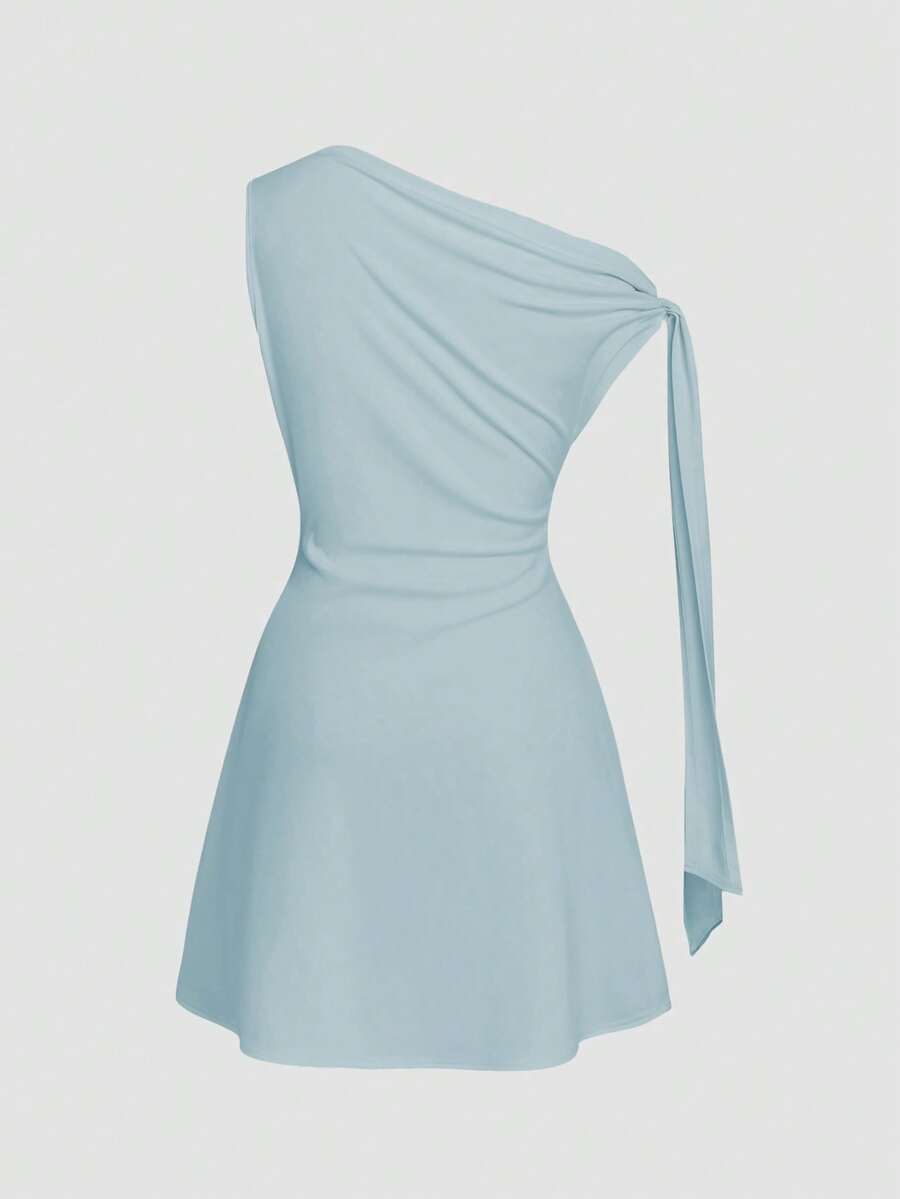 Vestido corto con nudo en la cintura