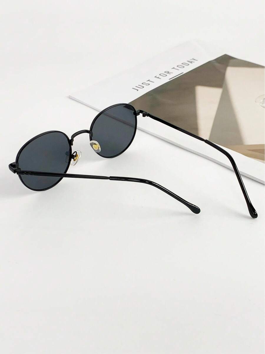 gafas con montura redonda pequeña y retro