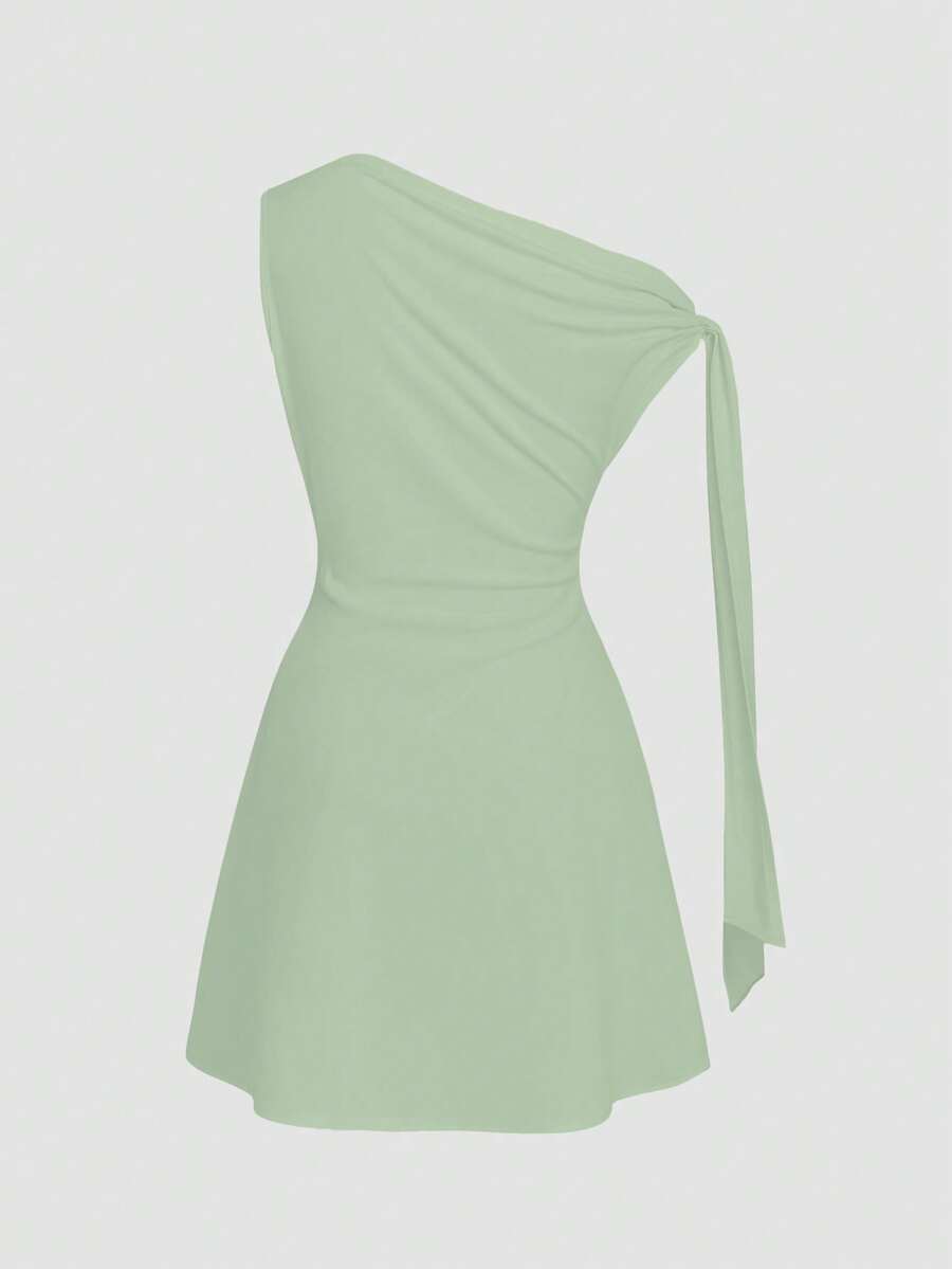 Vestido corto con nudo en la cintura