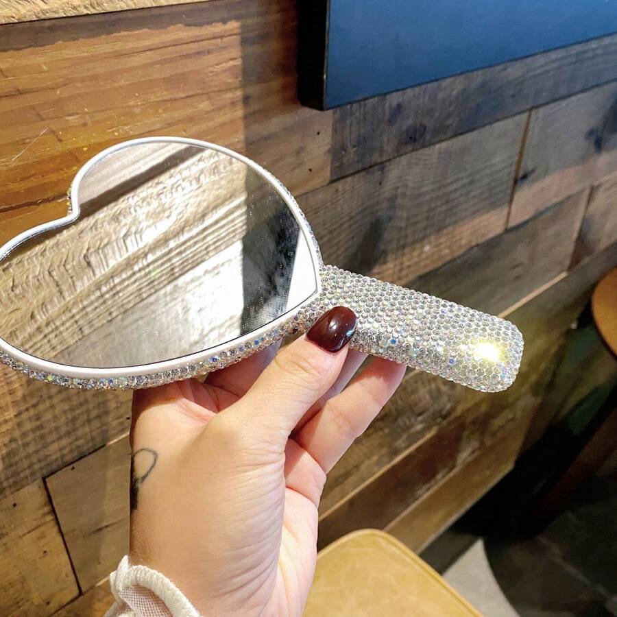 Espejo de maquillaje en forma de corazón
