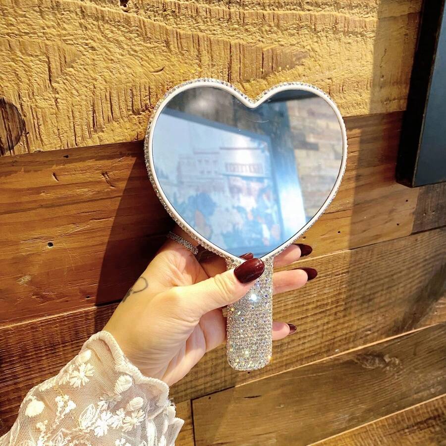 Espejo de maquillaje en forma de corazón