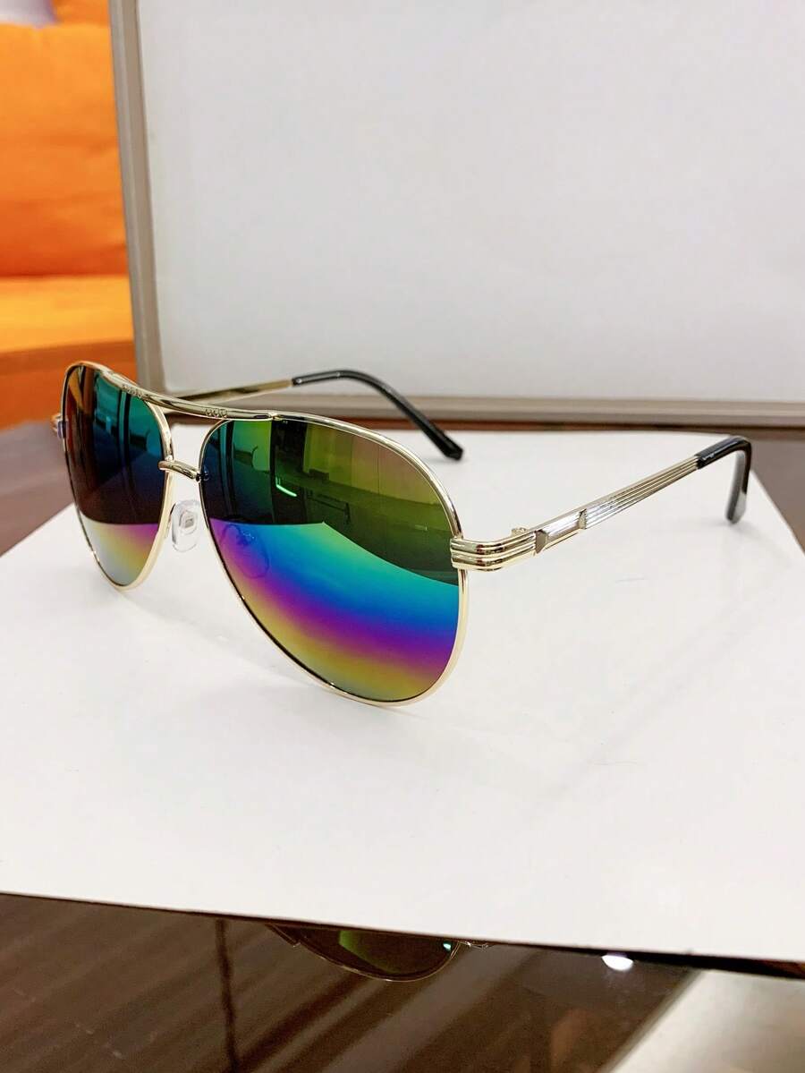 gafas de mujer con montura metálica ovalada y doble puente en estilo retro