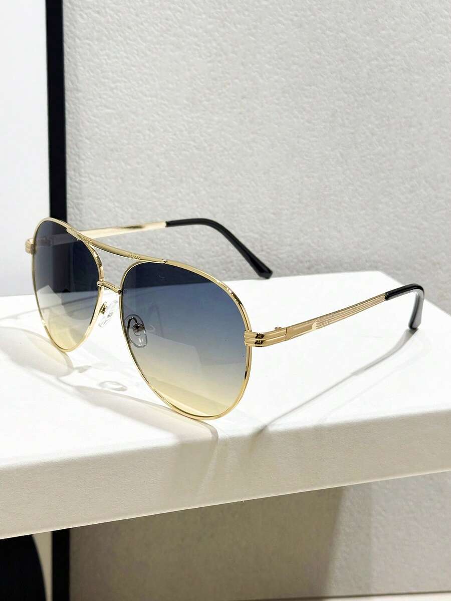 gafas de mujer con montura metálica ovalada y doble puente en estilo retro