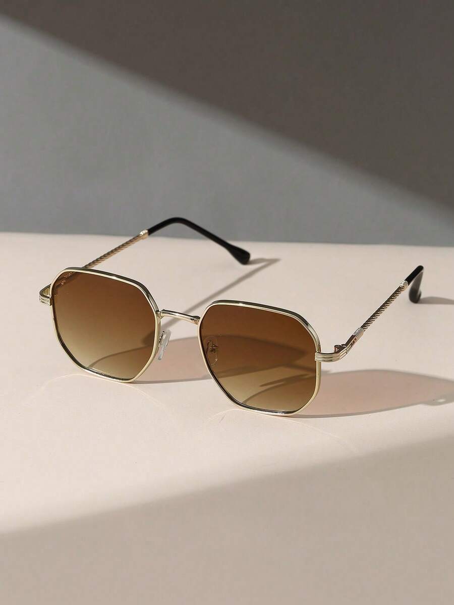 Gafas de moda metálicas y geométricas