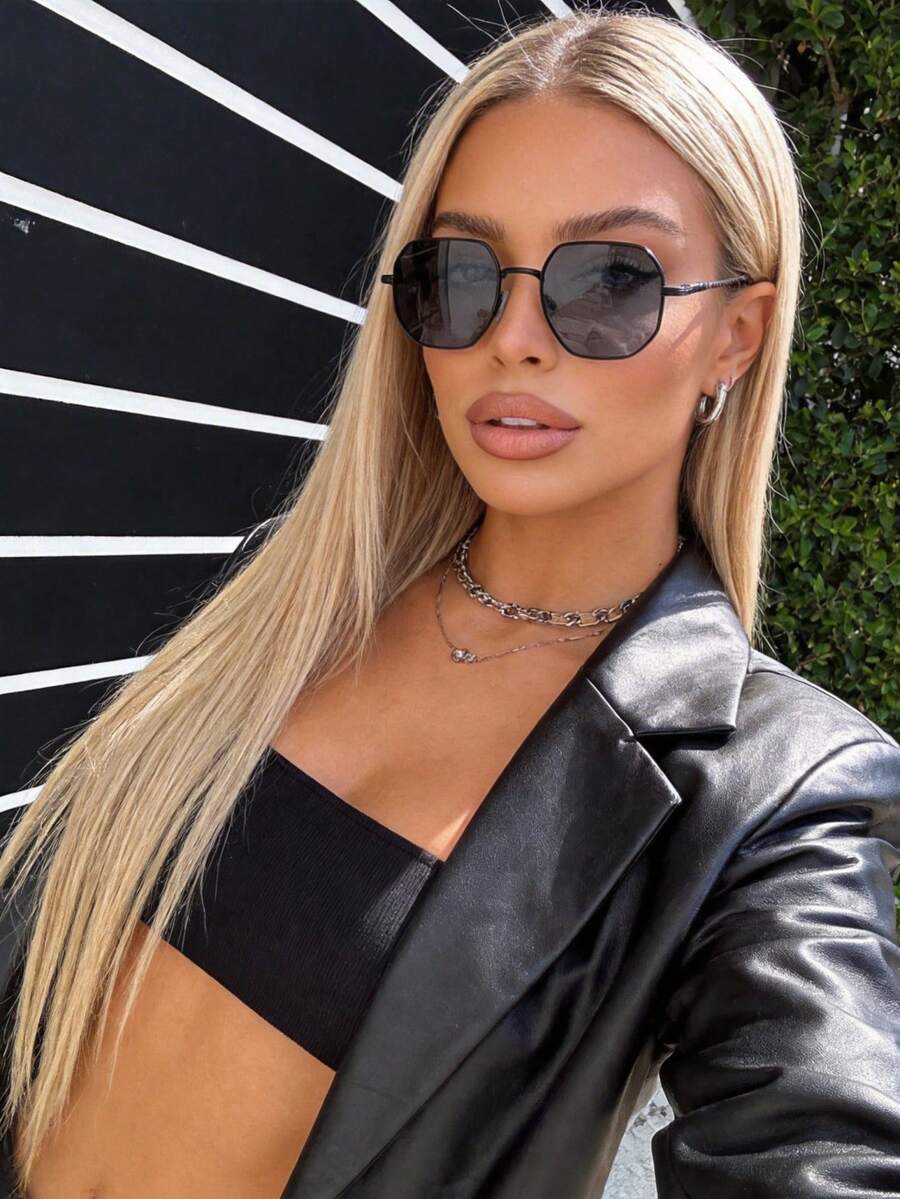 Gafas de moda metálicas y geométricas
