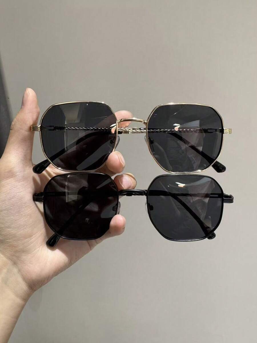 Gafas de moda metálicas y geométricas