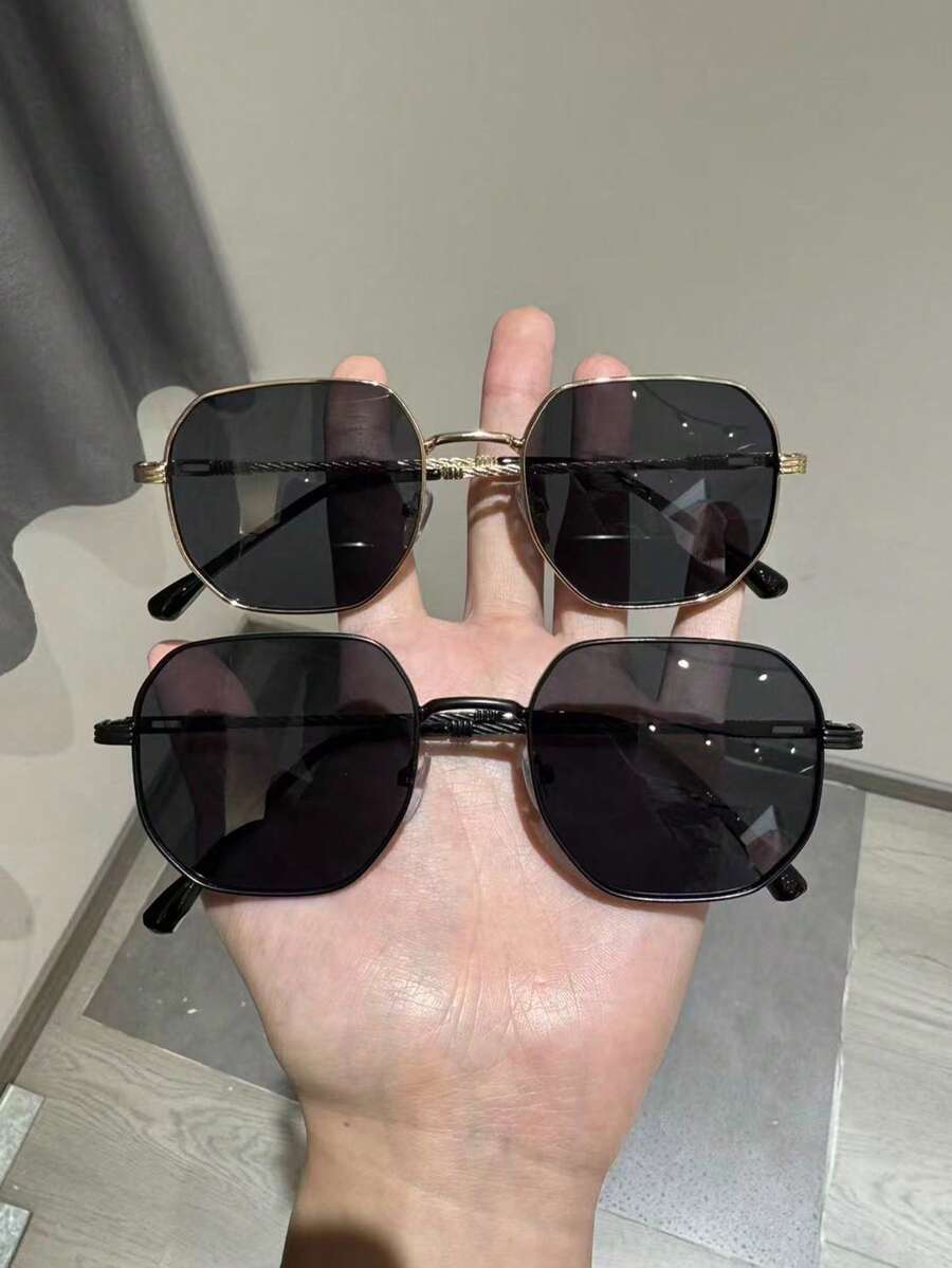Gafas de moda metálicas y geométricas