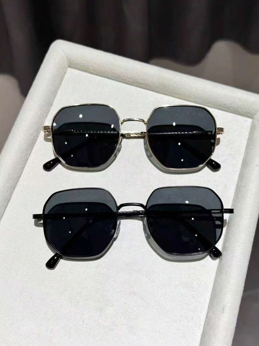 Gafas de moda metálicas y geométricas