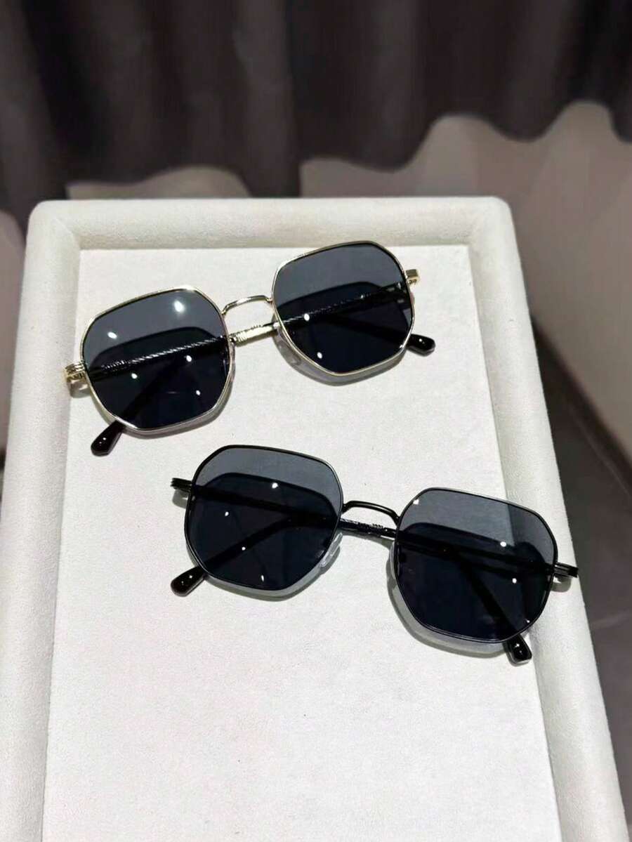 Gafas de moda metálicas y geométricas
