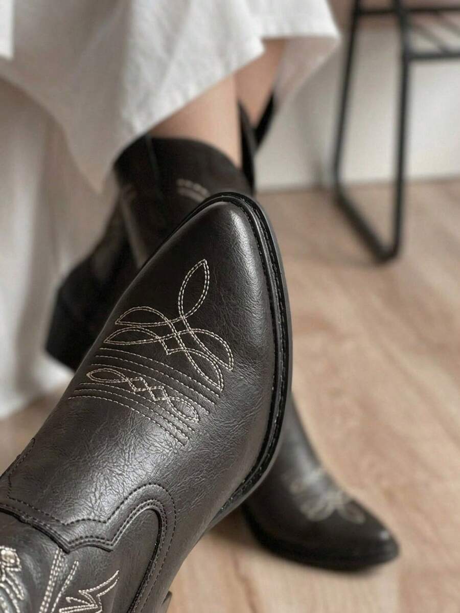 Botas Vaqueras con Bordado y cristales elegantes con plataforma