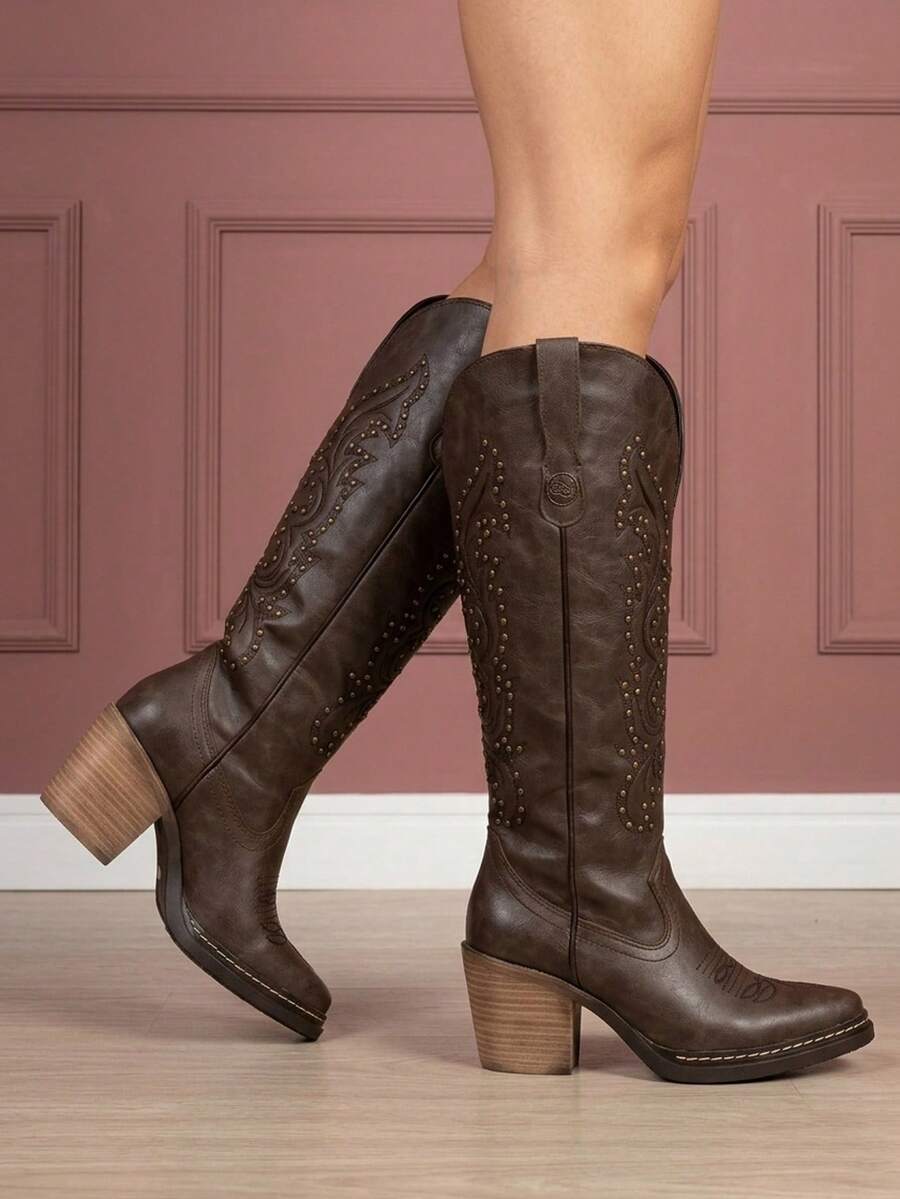 Botas Vaqueras con bordado y llena de remaches elegantes