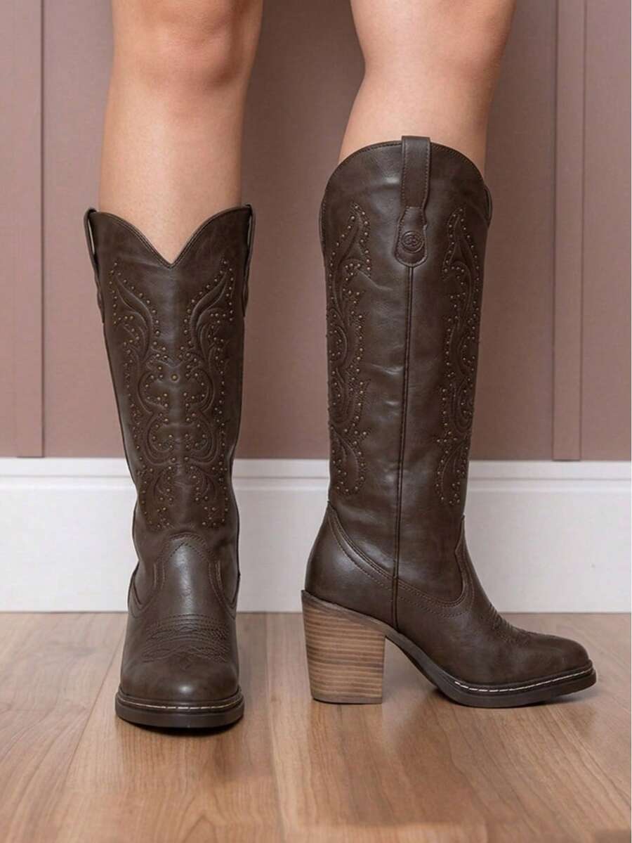 Botas Vaqueras con bordado y llena de remaches elegantes