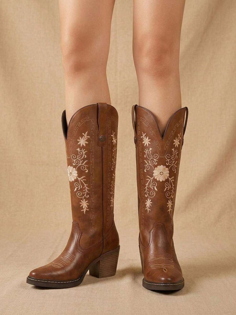 Bota Vaquera con bordado de flores con plataforma