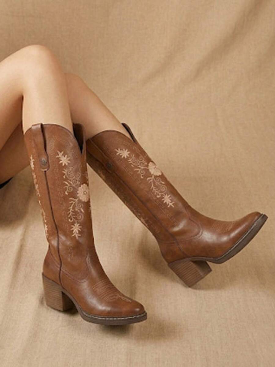 Bota Vaquera con bordado de flores con plataforma