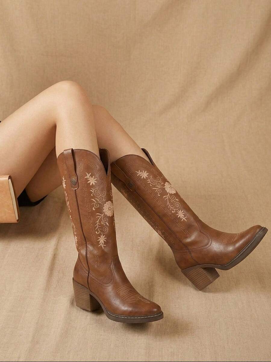 Bota Vaquera con bordado de flores con plataforma