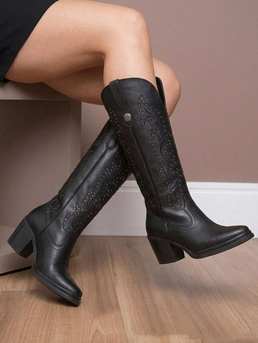Botas Vaqueras con bordado y llena de remaches elegantes