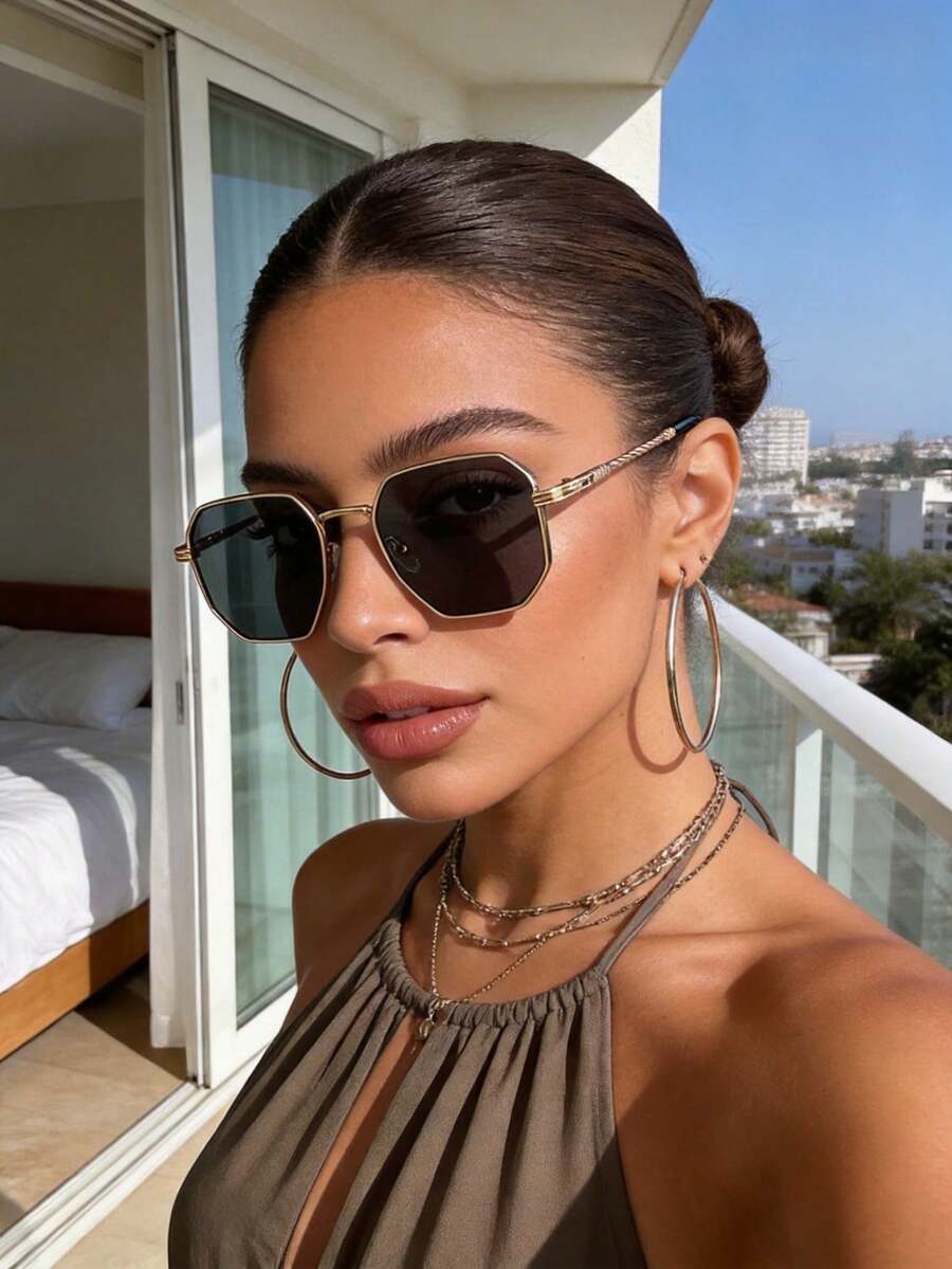 Gafas de moda metálicas y geométricas