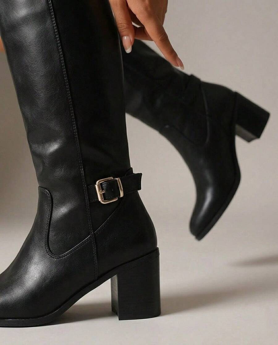 Botas vaqueras completamente lisas de tacón