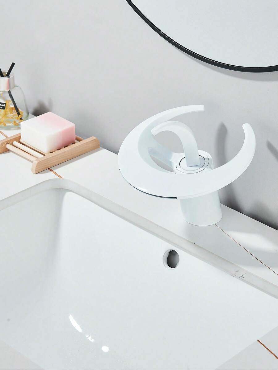 Mezclador monomando para lavabo tipo cascada