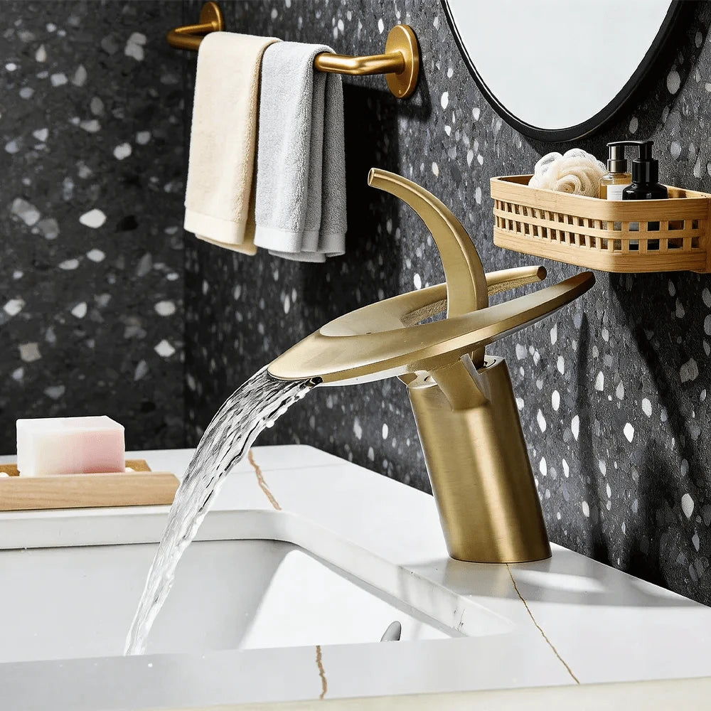 Mezclador monomando para lavabo tipo cascada