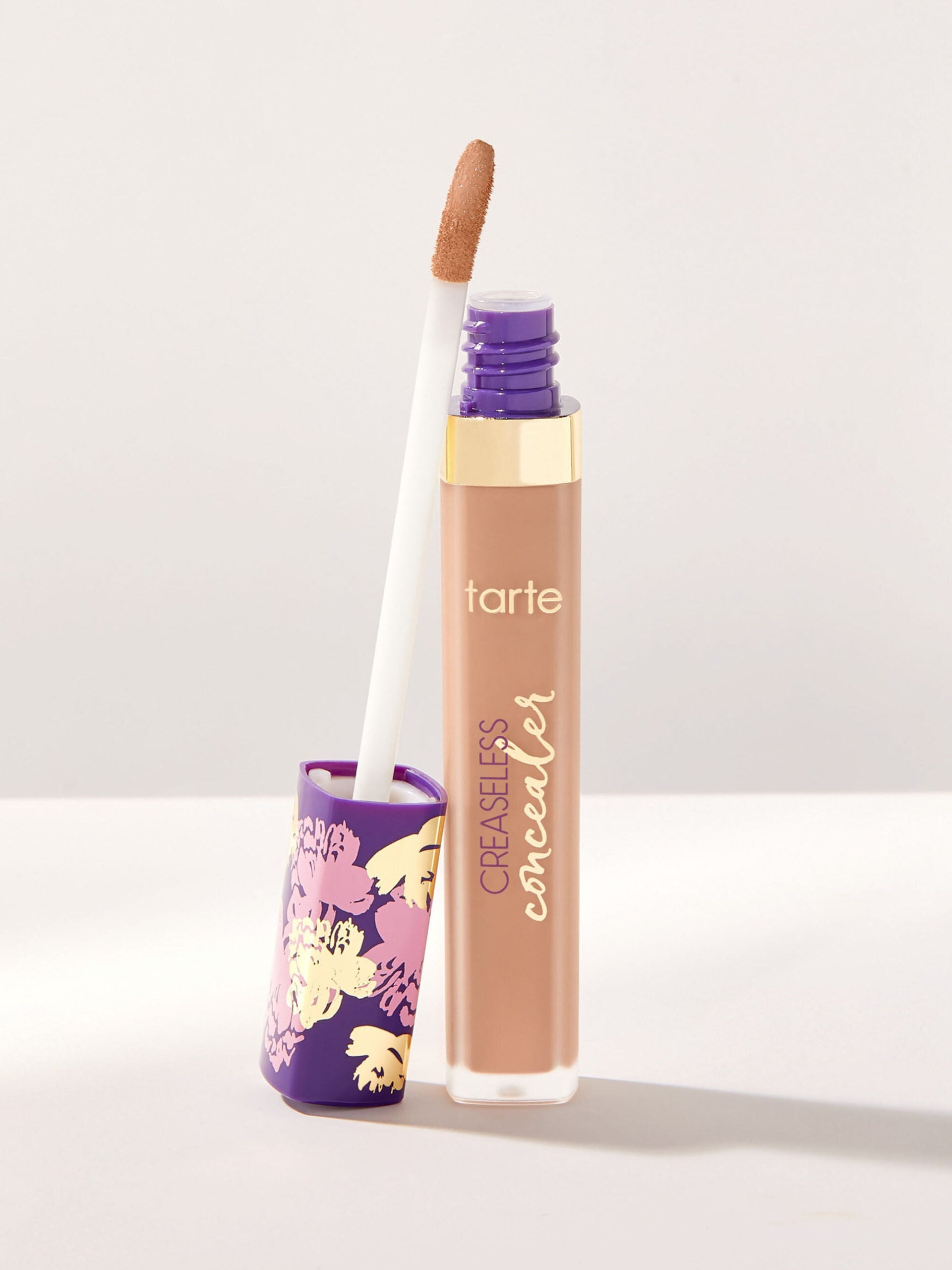 Tarte Creaseless Concealer 22h light honey