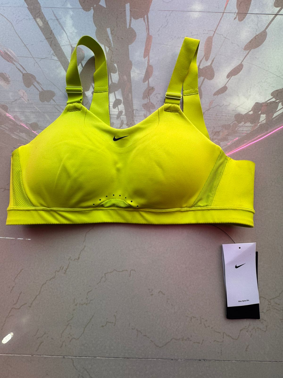 Nike Swoosh Bra Dri-FIT para mujer