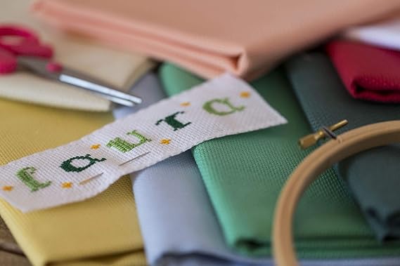 Un Metro de Cinta Aida española 3 cm beige crudo para Punto de Cruz con borde