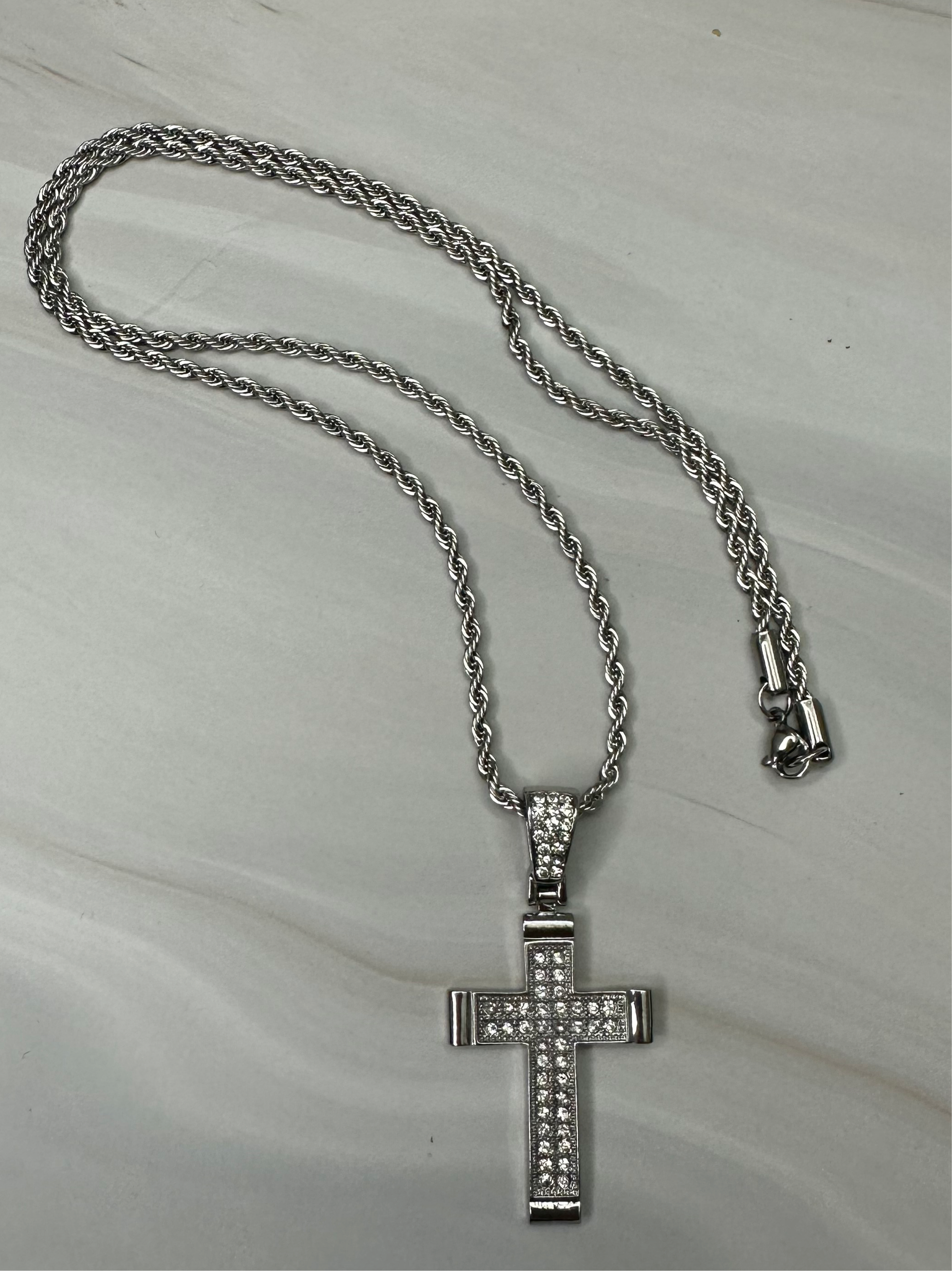 Cadena con Dije Cruz Zirconias Plana 5 cm