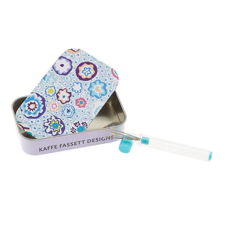 Juego de 12 Agujas de Tapicería Surtidas con Ojo Dorado - Tamaño 9-11 con estuche y lata Kaffe Fassett